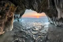 تصاویر فوق العاده زیبا از غار یخی چما