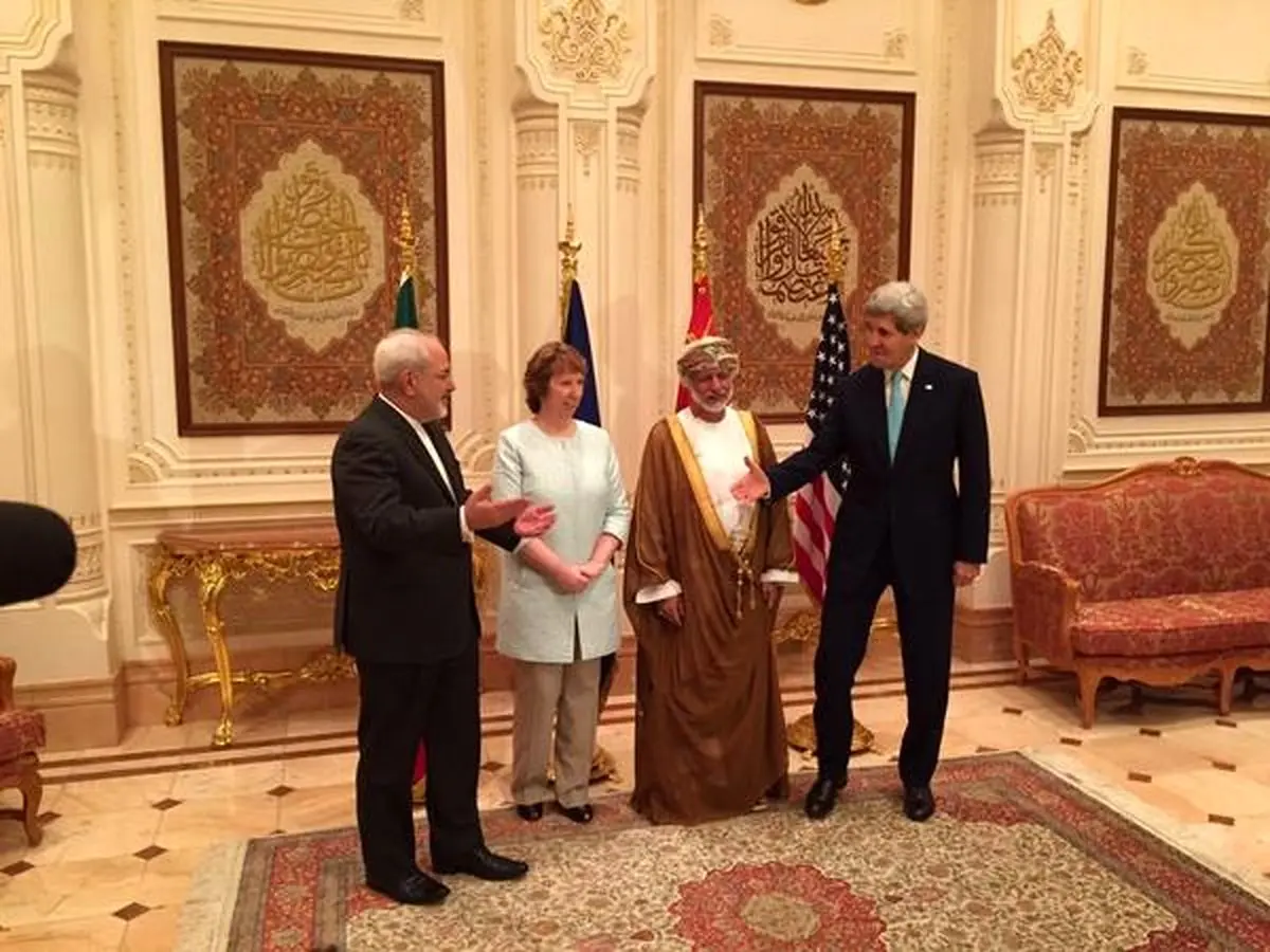 ظریف، کری و اشتون در مسقط/ عکس