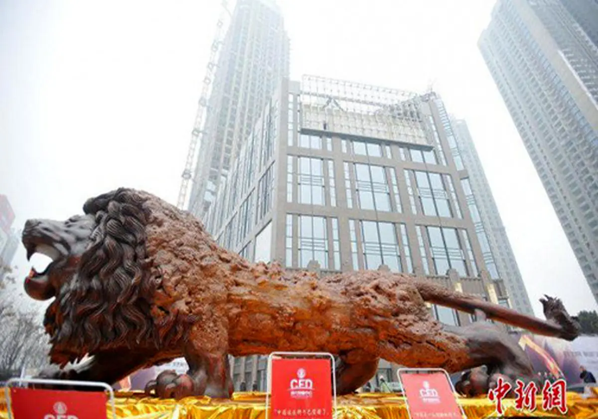 اتمام ساخت مجلل‌ترین مجسمه‌ی عظیم‌الجثه‌ی چوبی + تصاویر