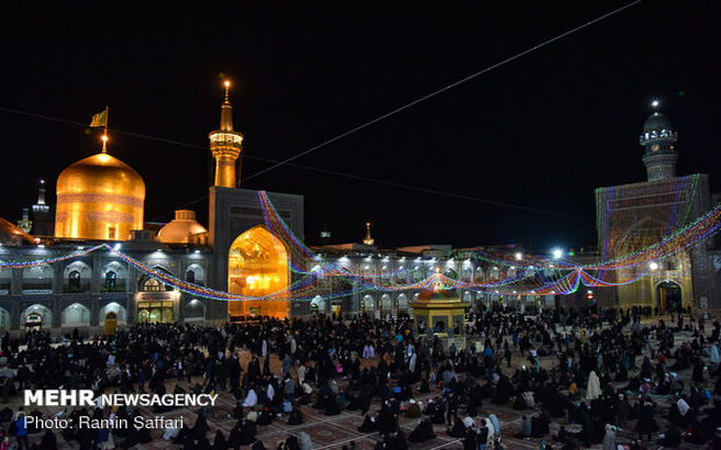 گلباران حرم رضوی در شب میلاد امام جواد‎(ع) / تصاویر