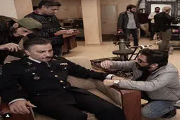 نوید محمدزاده و نیما جاویدی (کارگردان) در پشت صحنه سرخپوست