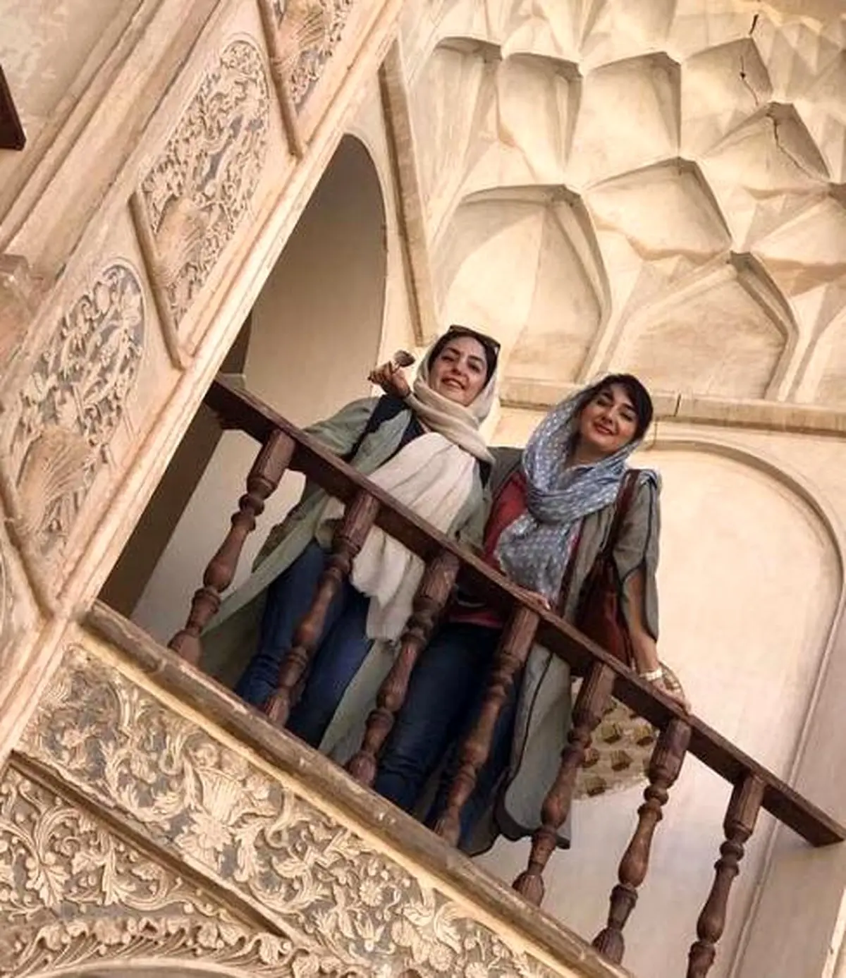 هانیه توسلی و خواهرش در کاشان! عکس