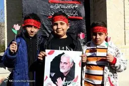 عکس / کودکان شیرازی در مراسم بزرگداشت شهید حاج قاسم سلیمانی