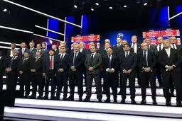 عکس یادگاری 32 مربی حاضر در جام جهانی 2018 پس از اتمام قرعه کشی
