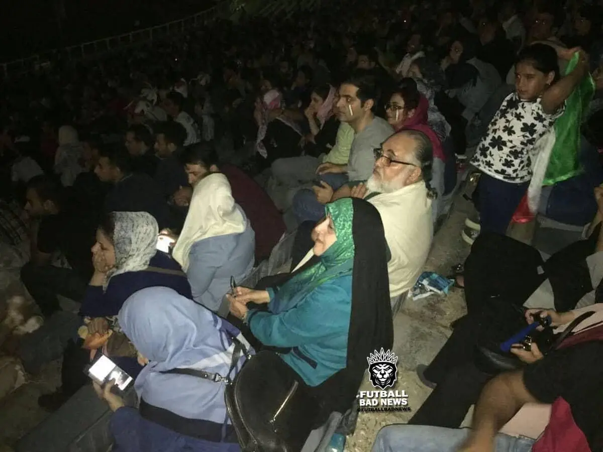 تصویری از معاون زنان رییس جمهور در استادیوم آزادی و تماشای بازی ایران