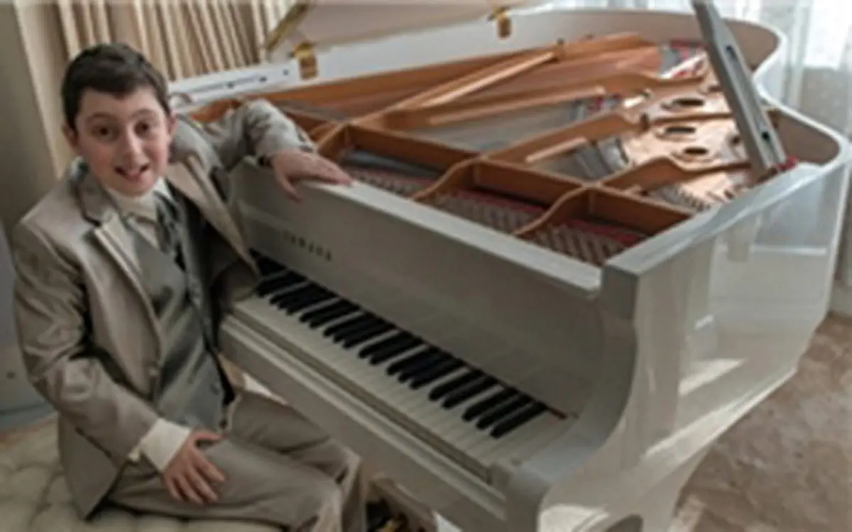 نوجوان نابغه ای که مدرک معتبر موسیقی دریافت کرد! +عکس