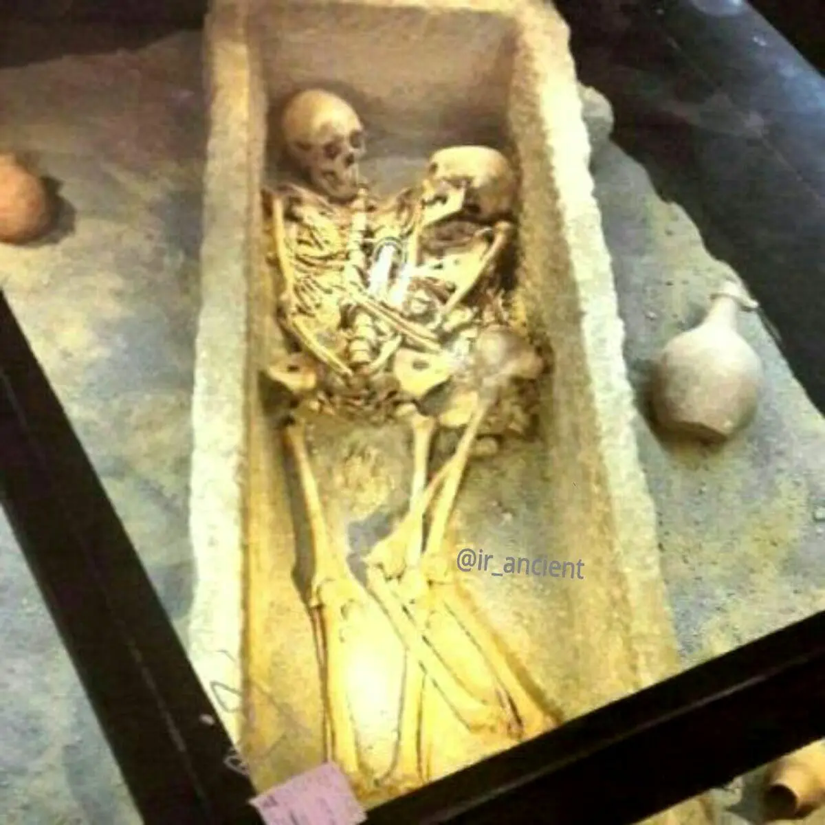 اسکلت زن و شوهر ایرانی مربوط به دوره اشکانی