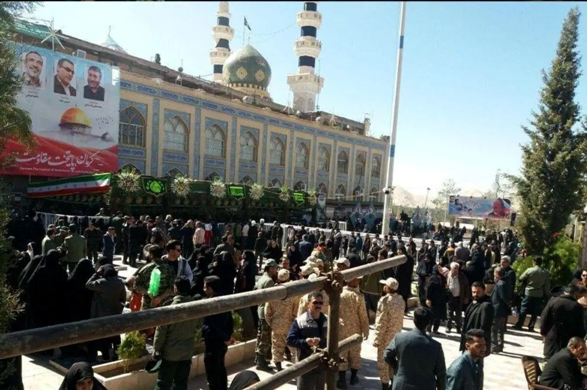 عکسی از صف طولانی مشتاقان زیارت مزار سردار قاسم سلیمانی