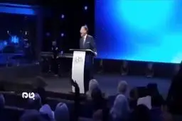 کشیش حامی ترامپ، در پی اعلام پیروزی بایدن، رسانه ‌ها را به مسخره گرفت +فیلم