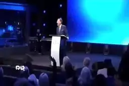 کشیش حامی ترامپ، در پی اعلام پیروزی بایدن، رسانه ‌ها را به مسخره گرفت +فیلم