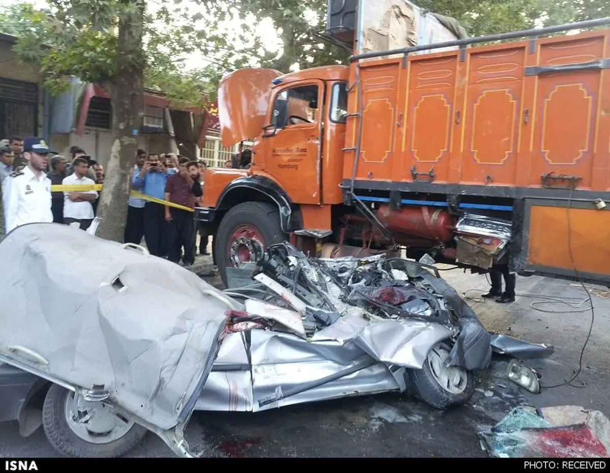 عبور مرگبار کامیون از روی پراید در ایلام + عکس