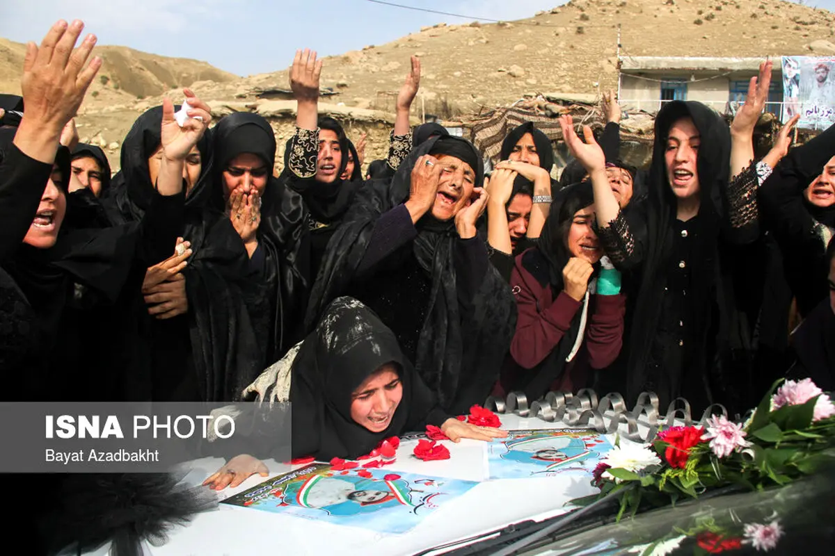 تصاویری غم انگیز از تشییع پیکر شهید حادثه تروریستی چالدران در لرستان