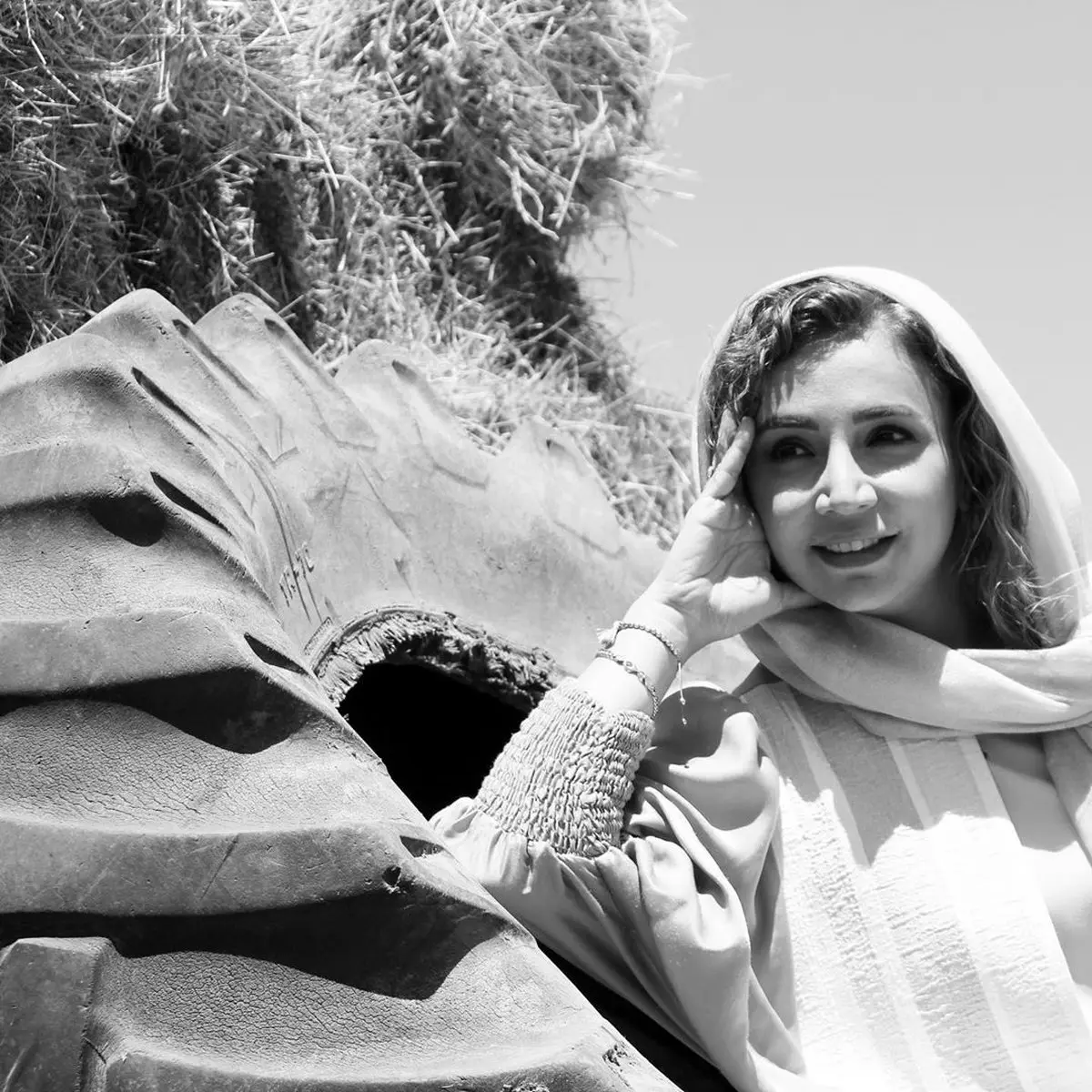 پرتره سياه و سفيد شبنم قلي خاني + عكس