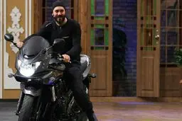 کامبیز دیرباز با موتور سنگین به دورهمی مدیری رفت/ عکس