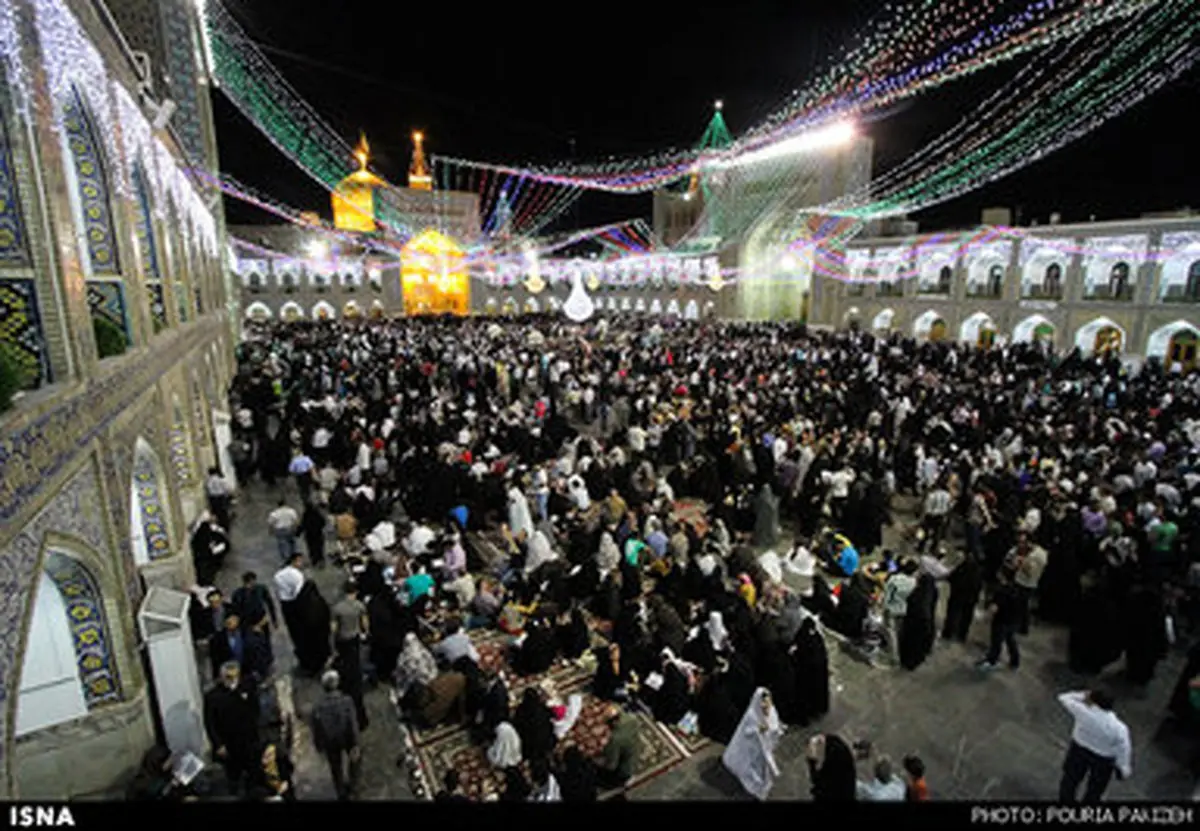 ‫حال و هوای حرم امام رضا(ع) در روز میلاد ضامن آهو‬‎/ تصاویر