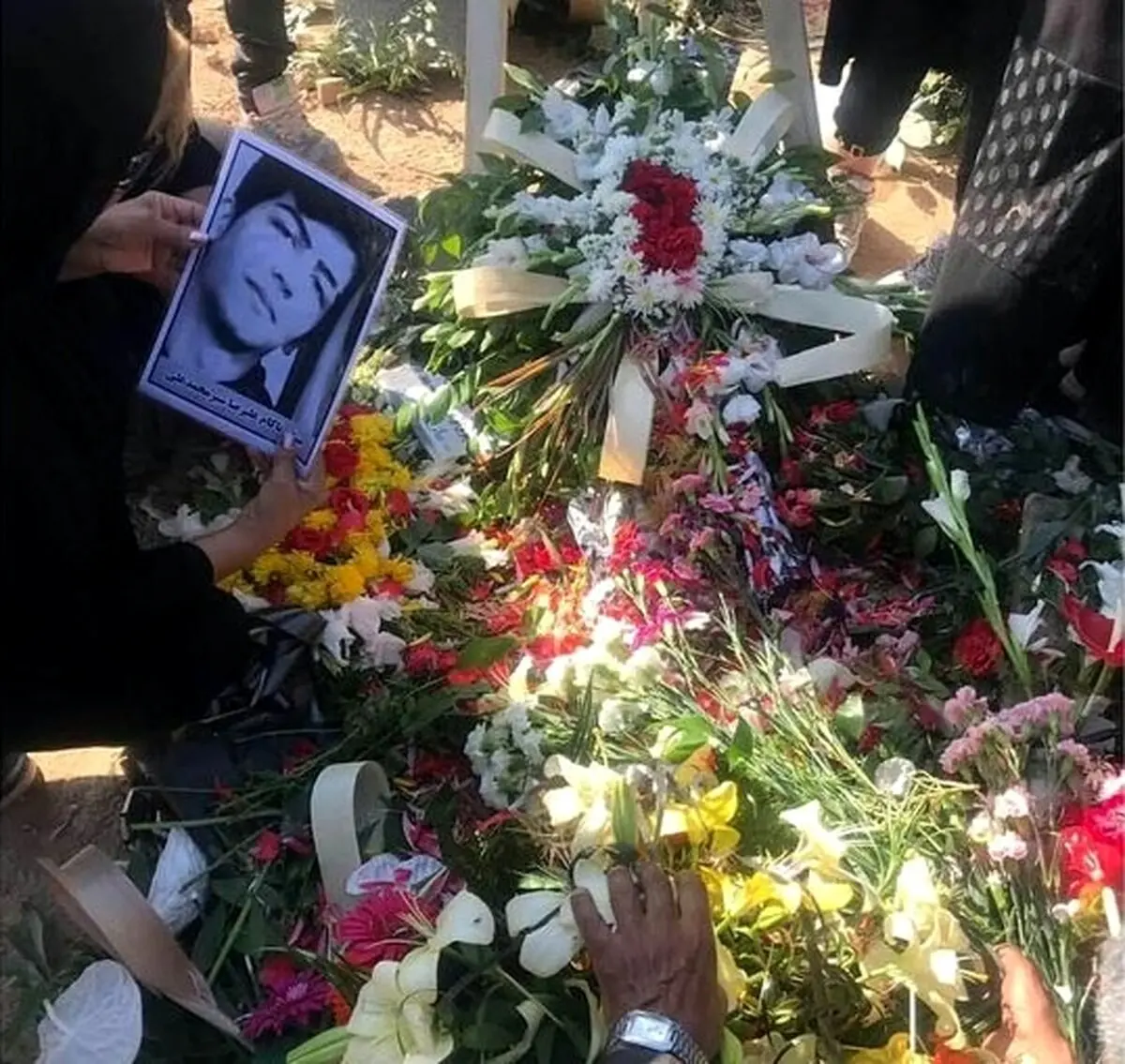 مادر علیرضا شیرمحمدعلی‌: صدایم را به گوش آقای رئیسی برسانید که خونخواه فرزندم هستم