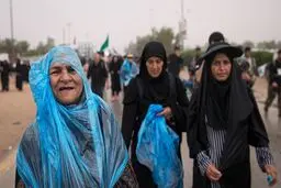 پیاده‎روی اربعین زیر باران / تصاویر