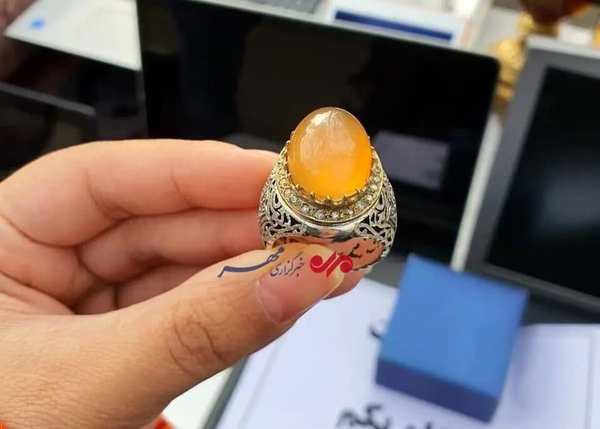 پیدا شدن انگشتر رهبر انقلاب در خانه یک سارق! + عکس دیده نشده