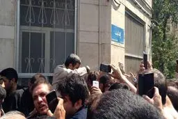 حضور مردم در مقابل خانه احمدی نژاد/ تصاویر