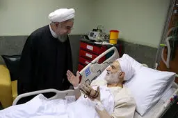 عیادت روحانی از حجت الاسلام قرائتی/تصاویر