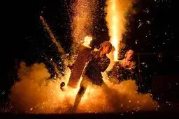 تصاویری دیدنی از جشن آتش و ترقه‌بازی ژاپنی‌ها