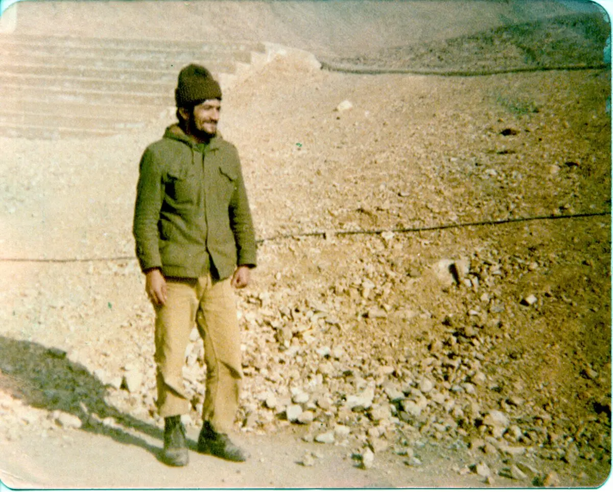 ماجرای مجروحیت اولین جانباز انقلاب به خاطر پایین آوردن عکس شاه + تصاویر