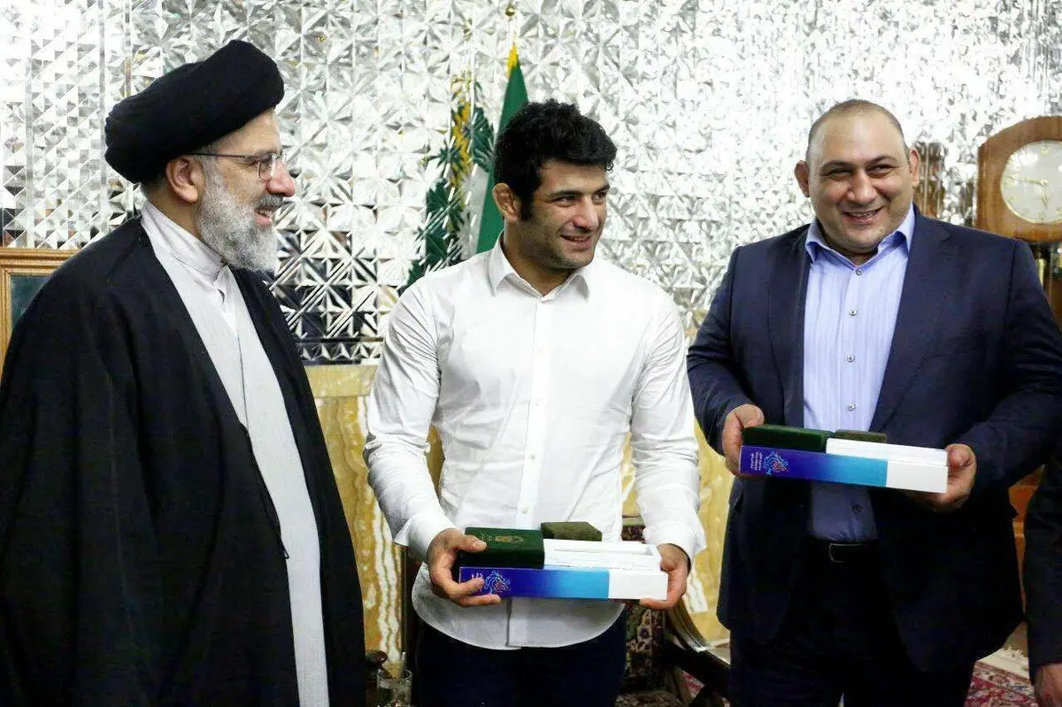 عکس یادگاری علیرضا کریمی و ابراهیم رئیسی