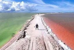 تصویری از عجیبترین دریاچه دنیا