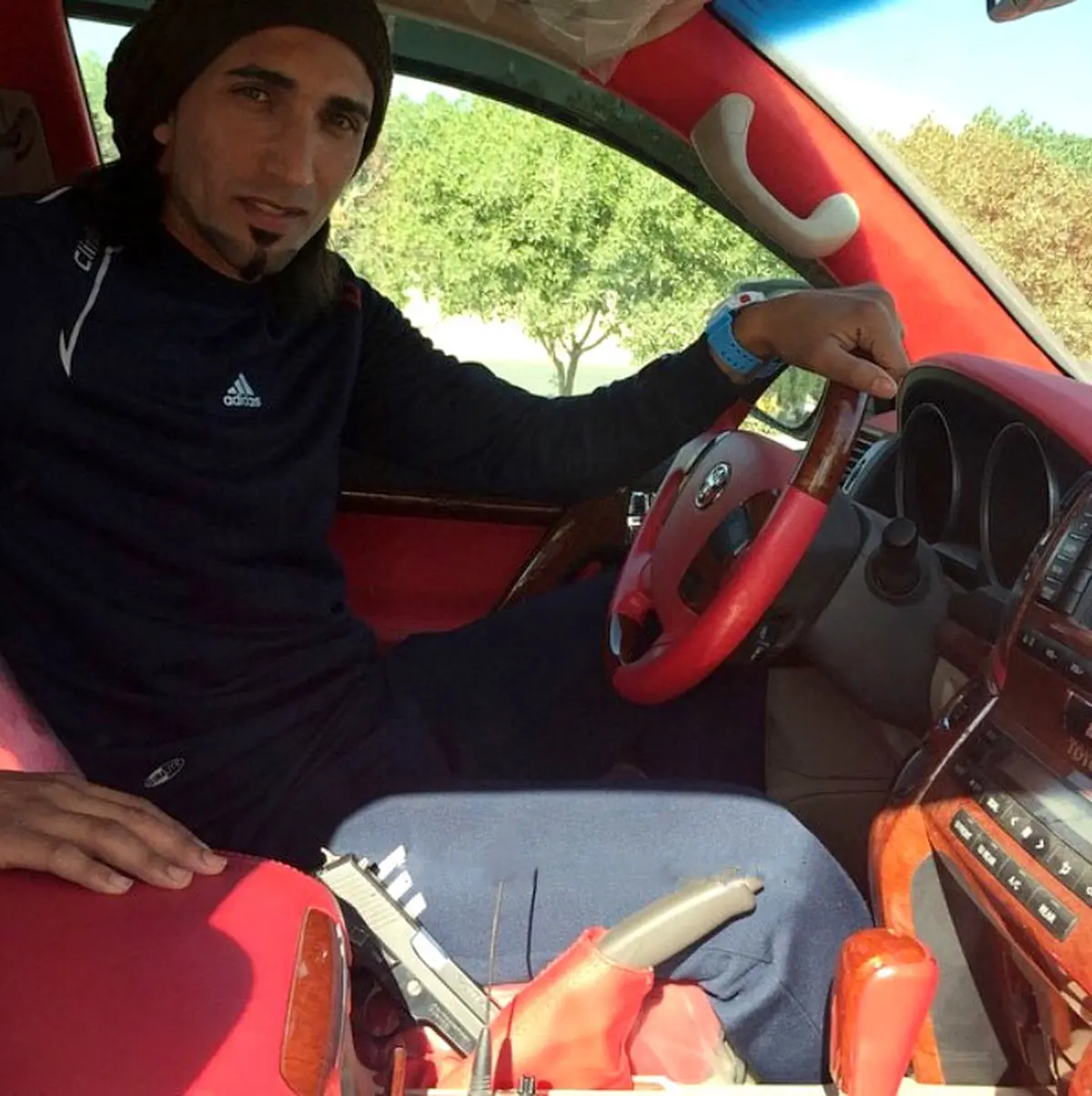 ستاره استقلال اسلحه حمل می‌کند!/ عکس