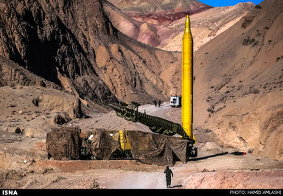 حواشی تصویری شلیک دو موشک بالستیک/ از عکس یادگاری با موشک‌های بالستیک تا خوشحالی سرداران از شلیک موفقیت آمیز موشک‌ها