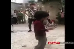 رقص بامزه کاوه در پشت صحنه سریال زیرخاکی +  ویدئو