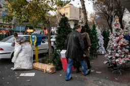 حال و هوای تصویری خرید کریسمس در تهران