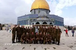 عکس یادگاری نظامیان صهیونیست مقابل مسجد قبه الصخره