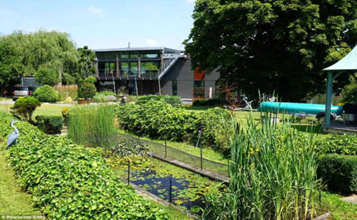 گران ترین و مجلل ترین خانه روی آب (عکس)