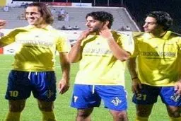 فرهاد مجيدي و علي كريمي در تيم منتخب امارات/عکس