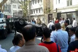 واژگونی لکسوس در خیابان مفتح تهران/ تصاویر