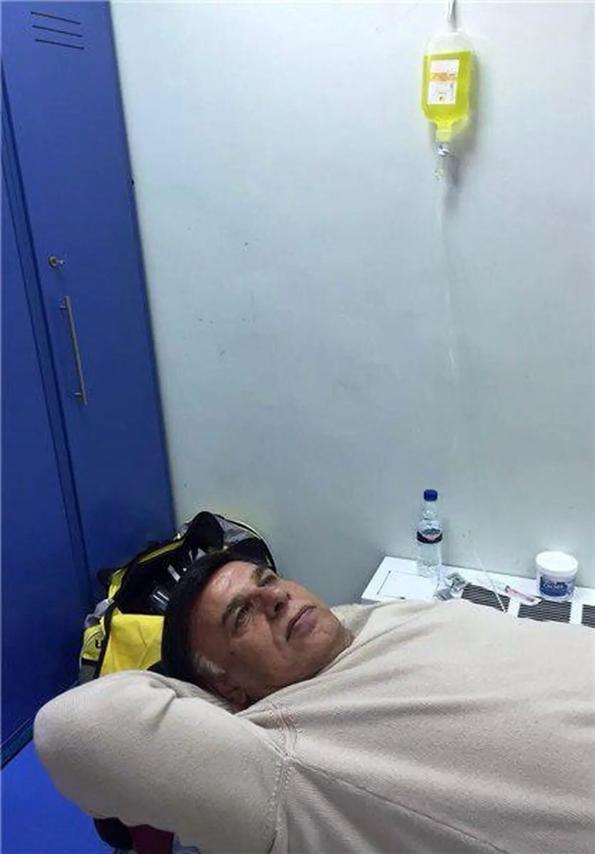 پرویز مظلومی زیر سرم رفت/ عکس