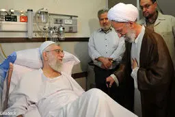 عیادت آیت الله مصباح، آیت الله گرامی و جمعی از مسئولان نظام از رهبر معظم انقلاب/ تصاویر