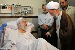 عیادت آیت الله مصباح، آیت الله گرامی و جمعی از مسئولان نظام از رهبر معظم انقلاب/ تصاویر