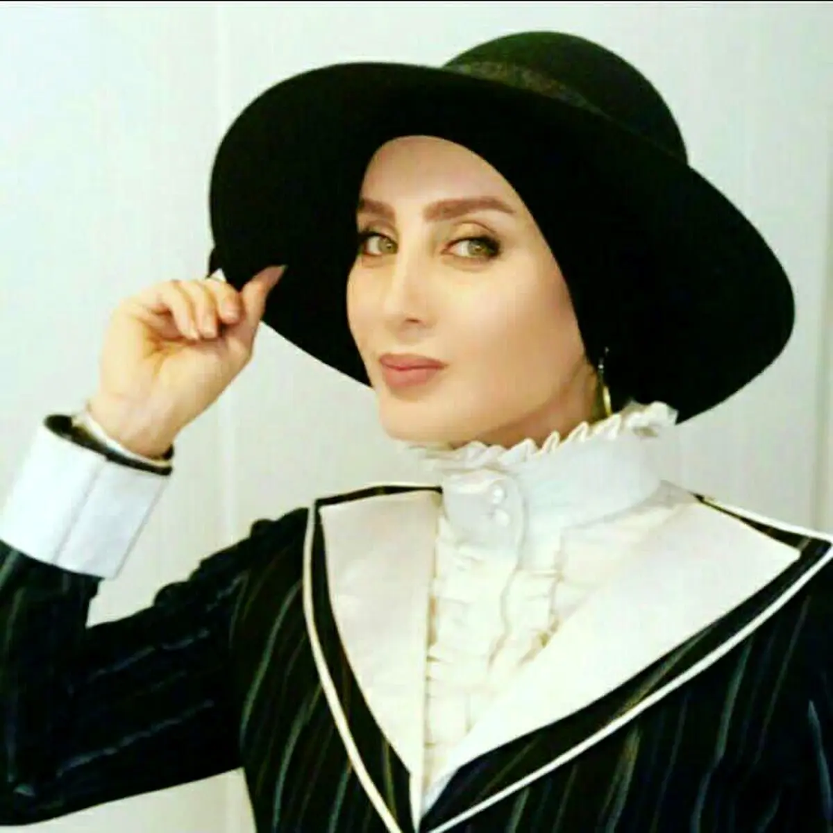 پوشش خاص و متفاوت سولماز حصاری/عکس