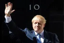 عقب‌نشینی بوریس جانسون از مخالفت با تمدید بریگزیت