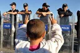 "آیلان سازی" مهاجران سوری برای عبور از ترکیه+عکس