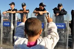 "آیلان سازی" مهاجران سوری برای عبور از ترکیه+عکس