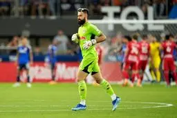 اظهارنظر عجیب علیه مسی: امیدوارم فعلا مصدوم بماند!