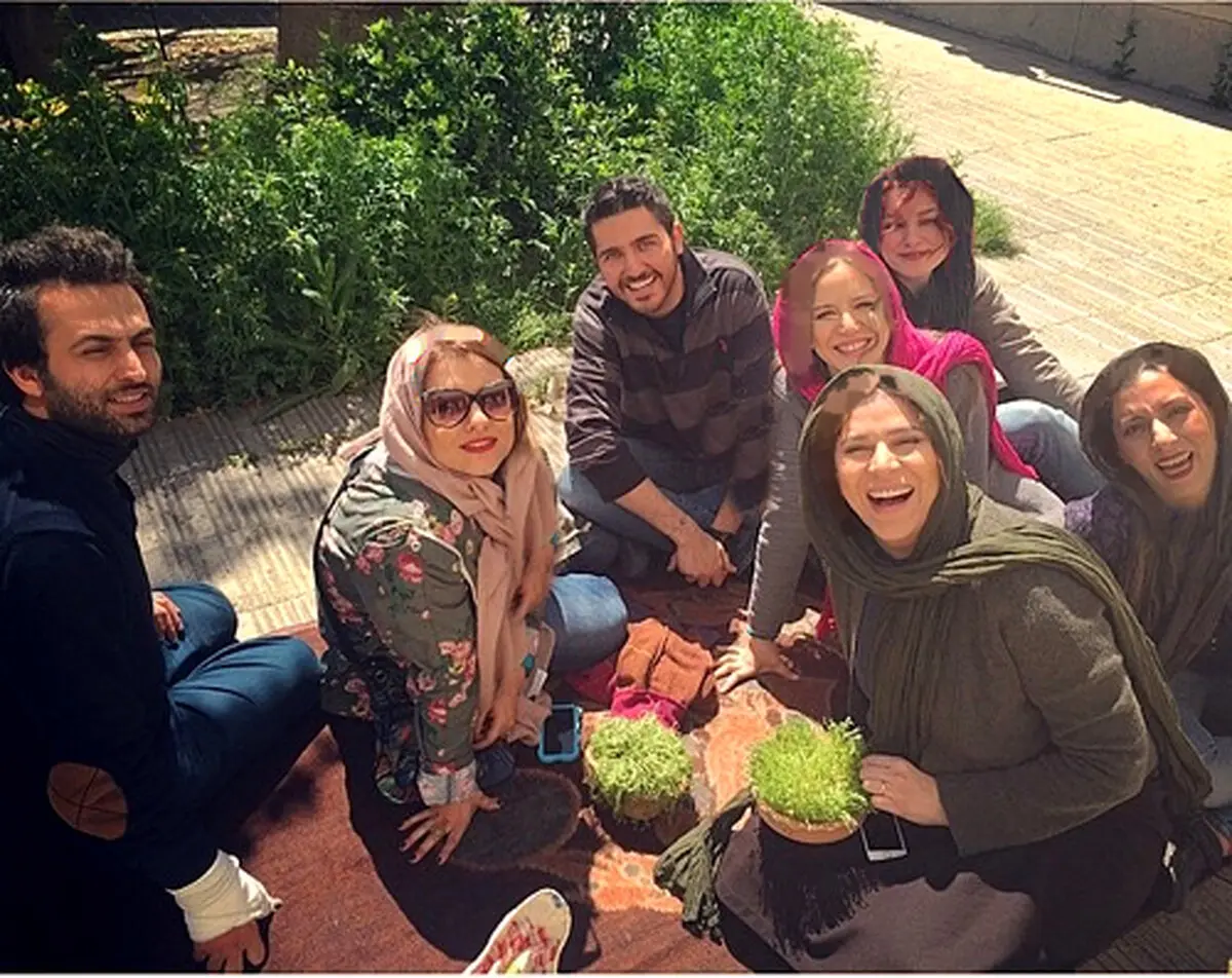 تصویری از سحر دولتشاهی و همکارانش در روز سیزده بدر