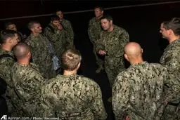 بازگشت 10ملوانان دستگیر شده آمریکایی به کشورشان/عکس