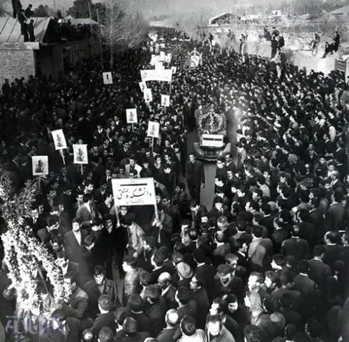 تشییع جنازه غلامرضا تختی/عکس