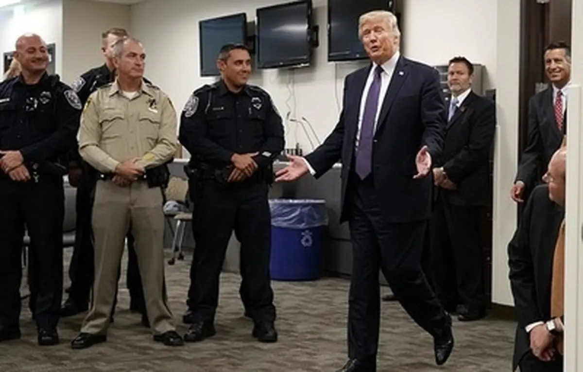 حاشیه های تصویری عیادت ترامپ و همسرش از مجروحان حادثه مرگبار لاس‌وگاس