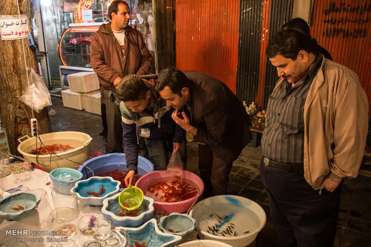 تصاویر خرید سال نو در آخرین ساعات ۹۴