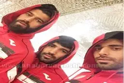 سلفی پرسپولیسی ها در حرم رضوی/عکس